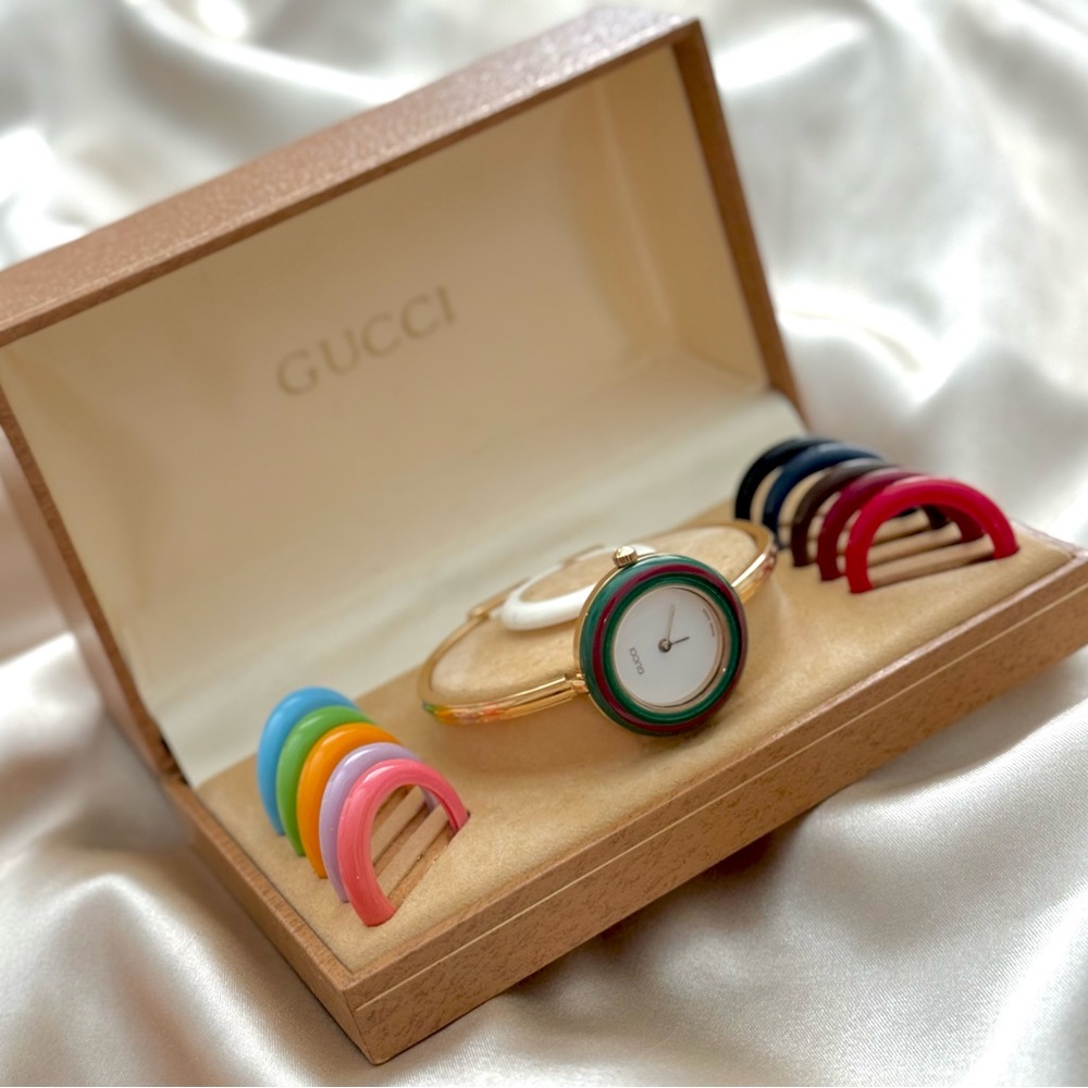 AUTHENTIC VINTAGE GUCCI PLAY BEZEL WATCH (WITH 12 BEZELS) - FULL SET